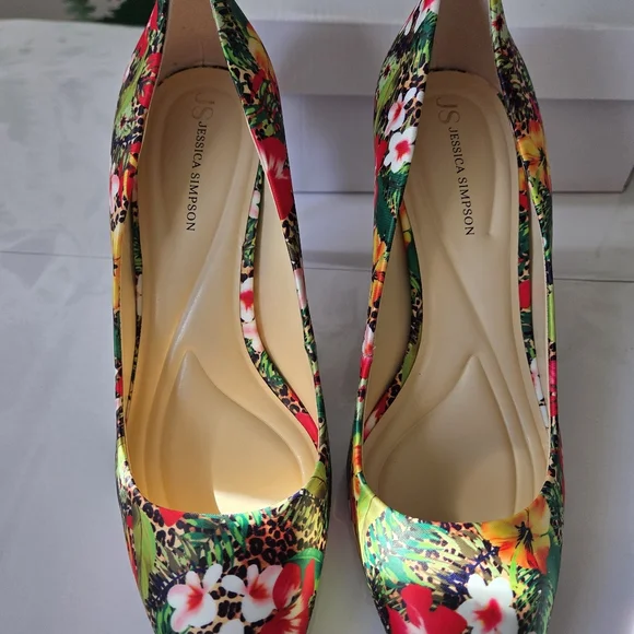 Jessica Simpson Pointed Closed Toe Stiletto Heel Pumps - Picture 5 of 8